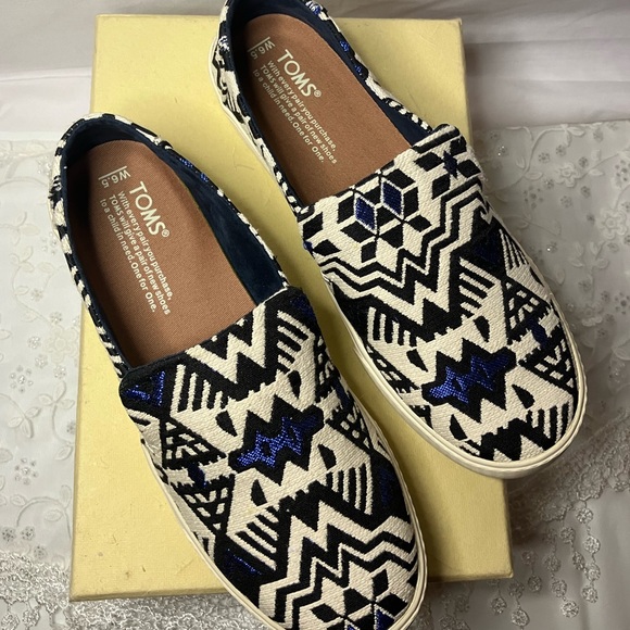 Women’s TOMS Sunset Stellar Metallic Blue Aztec Print Slip On Sneaker 👟 - Picture 3 of 6